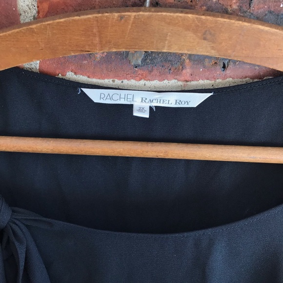 Short Sleeve Top with Bow - Picture 3 of 4